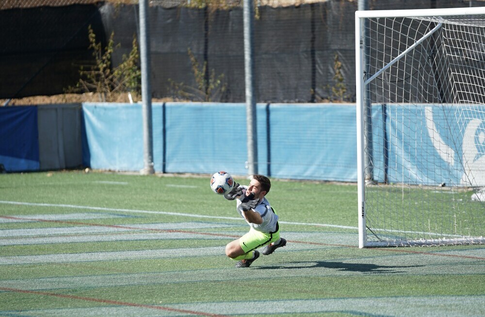 keeper catching the ball
