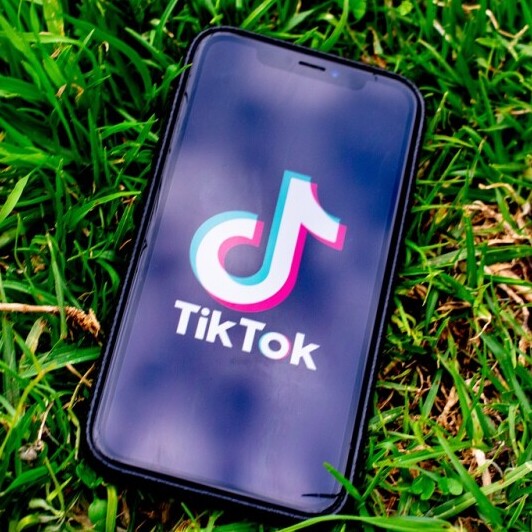 tik tik logo