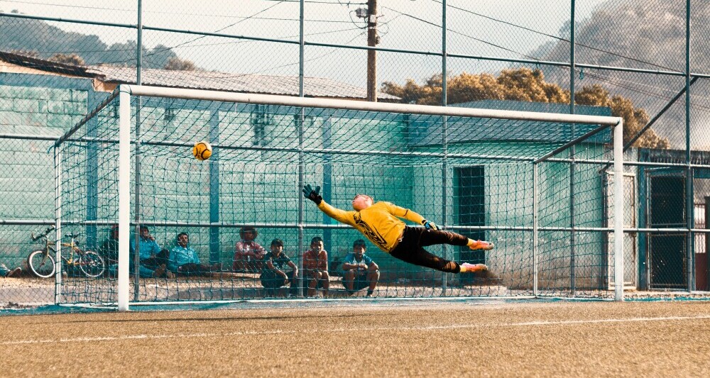 goal keeper diving