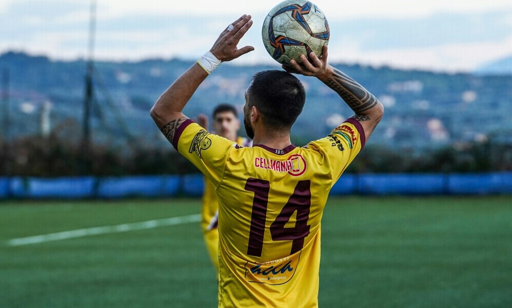soccer throw in